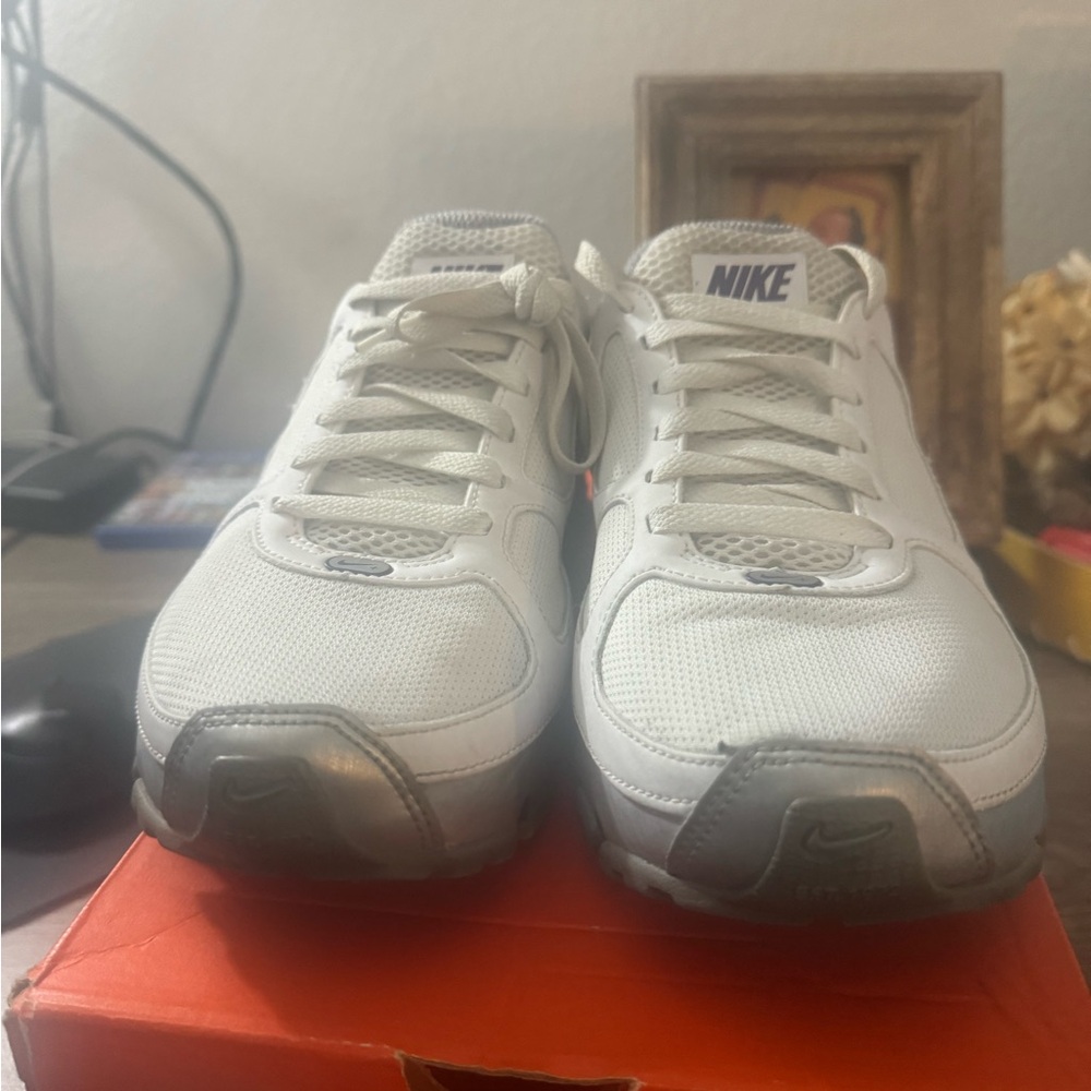 Women size 9 nike shox